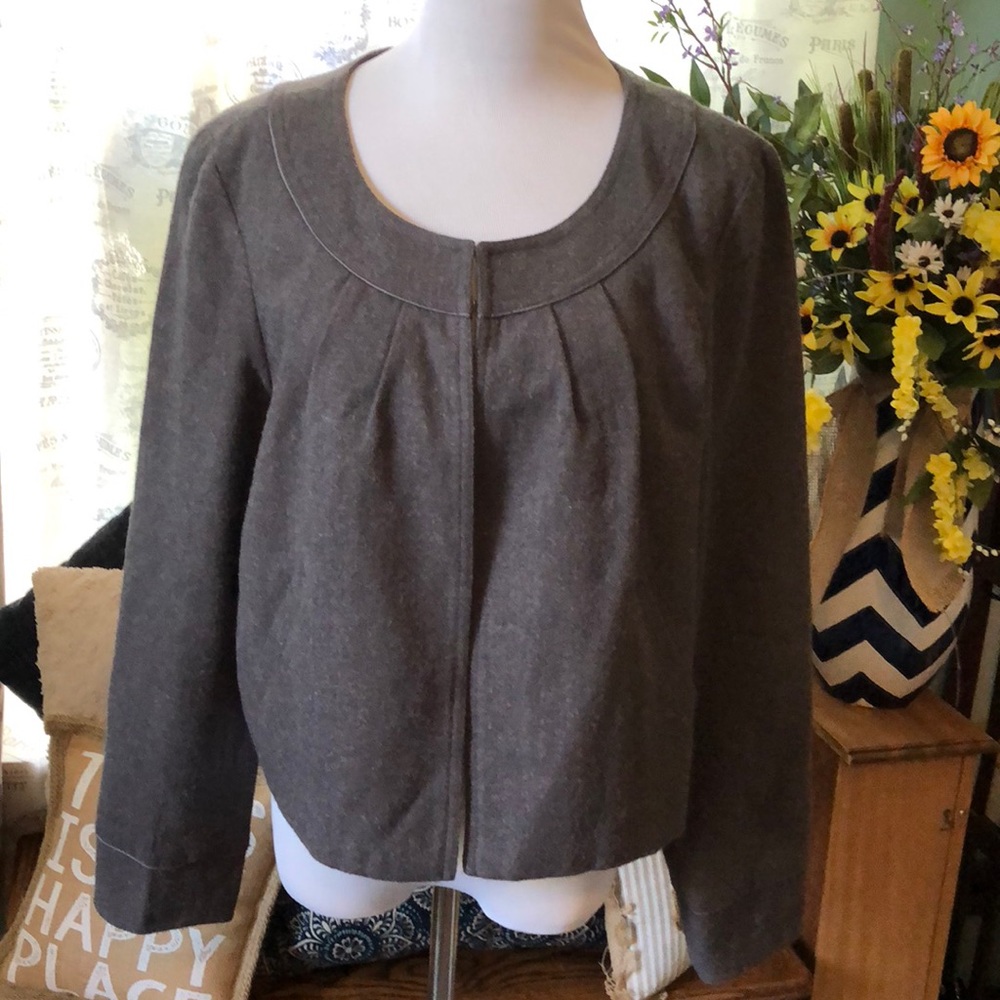 Comfortable Gray wool blend blazer sz L career